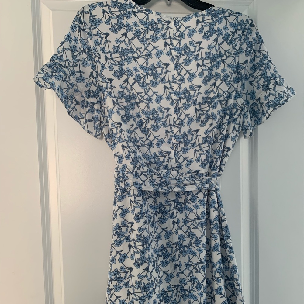 Beautiful Blue & White Banana Republic Dress